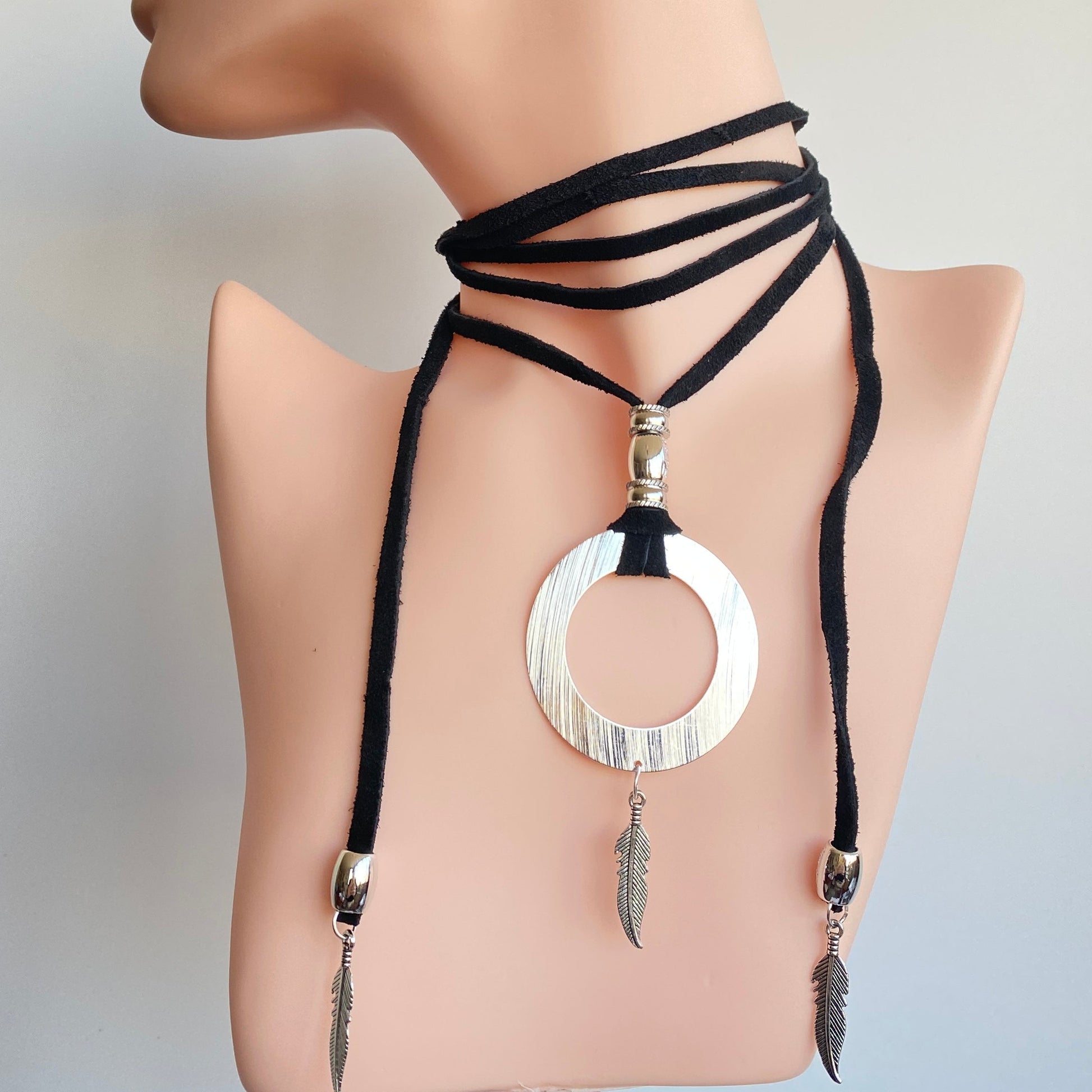 Choker Cuero Negro Plateado