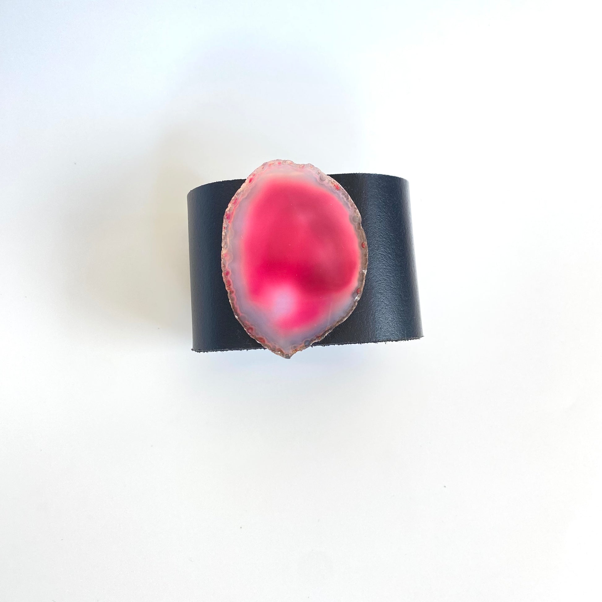 Brazalete Negro Ágata Fucsia