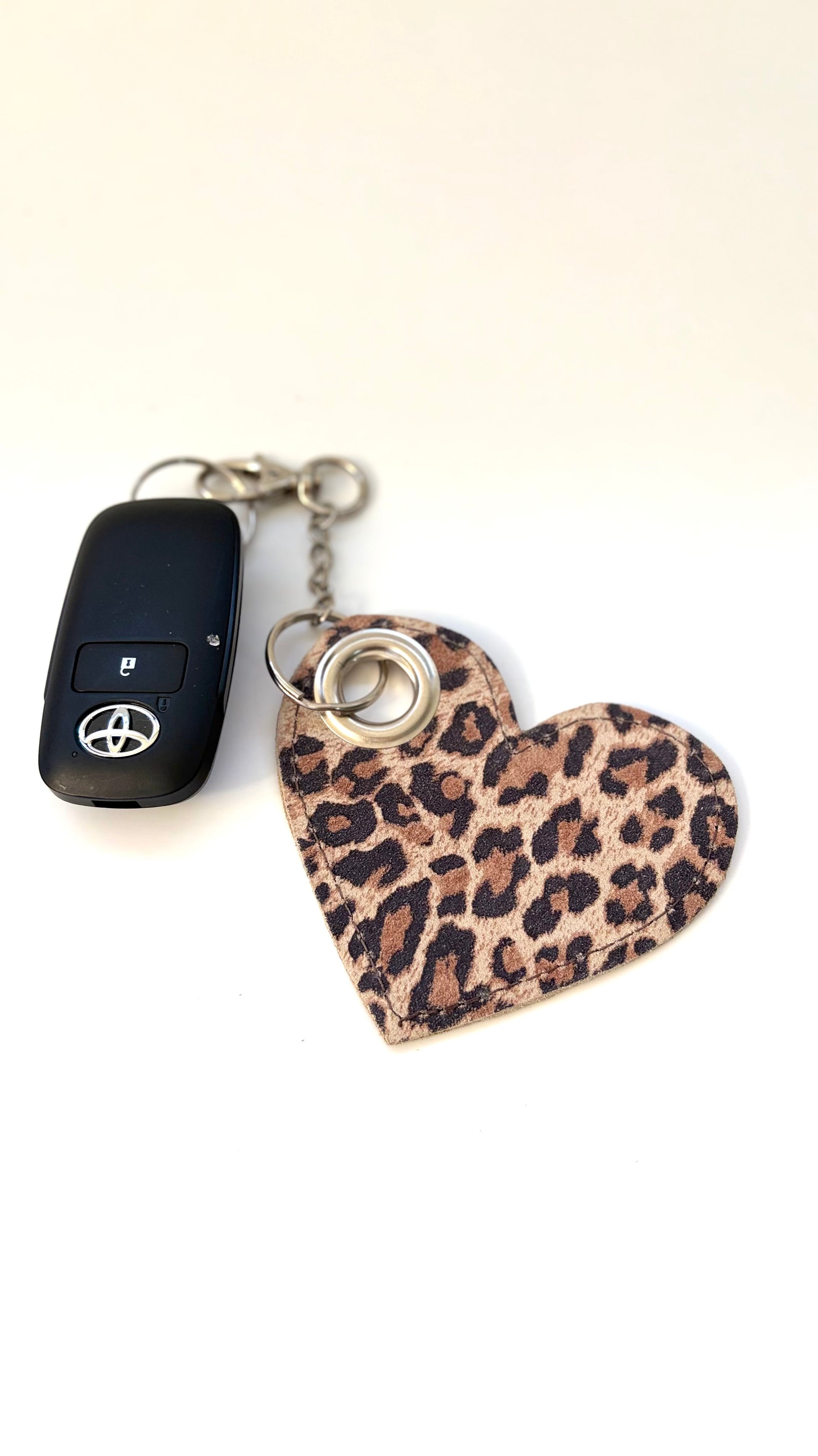 Llavero de cuero corazón Animal print Leopard